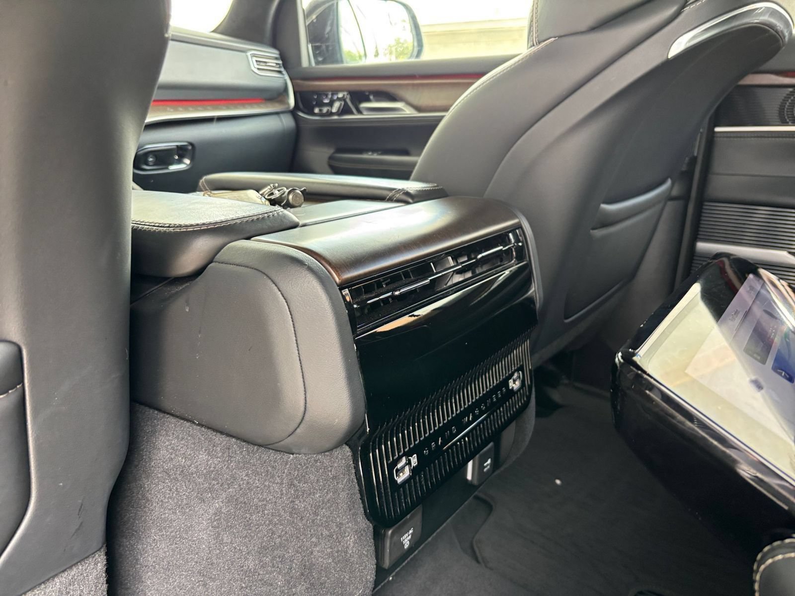 Used 2023 Jeep Grand Wagoneer Series II AWD/4WD image 25