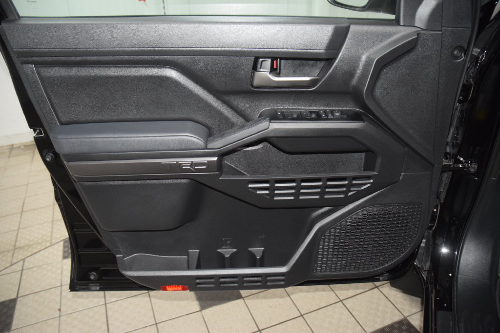 Used 2025 Toyota Tacoma TRD Sport AWD/4WD image 46