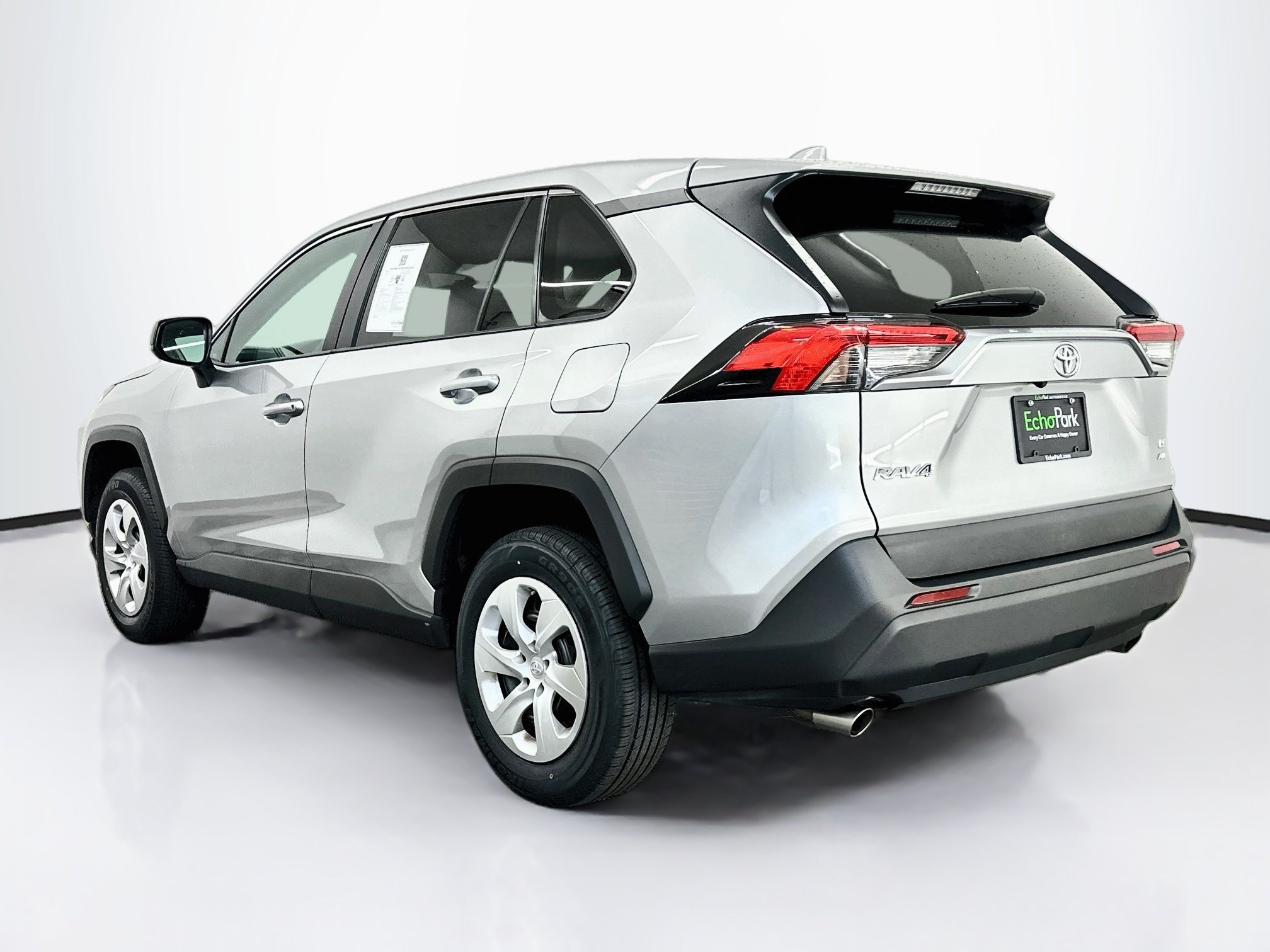 Used 2025 Toyota RAV4 LE AWD/4WD image 5