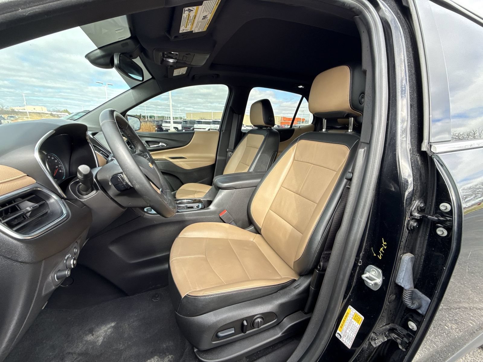 Used 2023 Chevrolet Equinox Premier AWD/4WD image 13