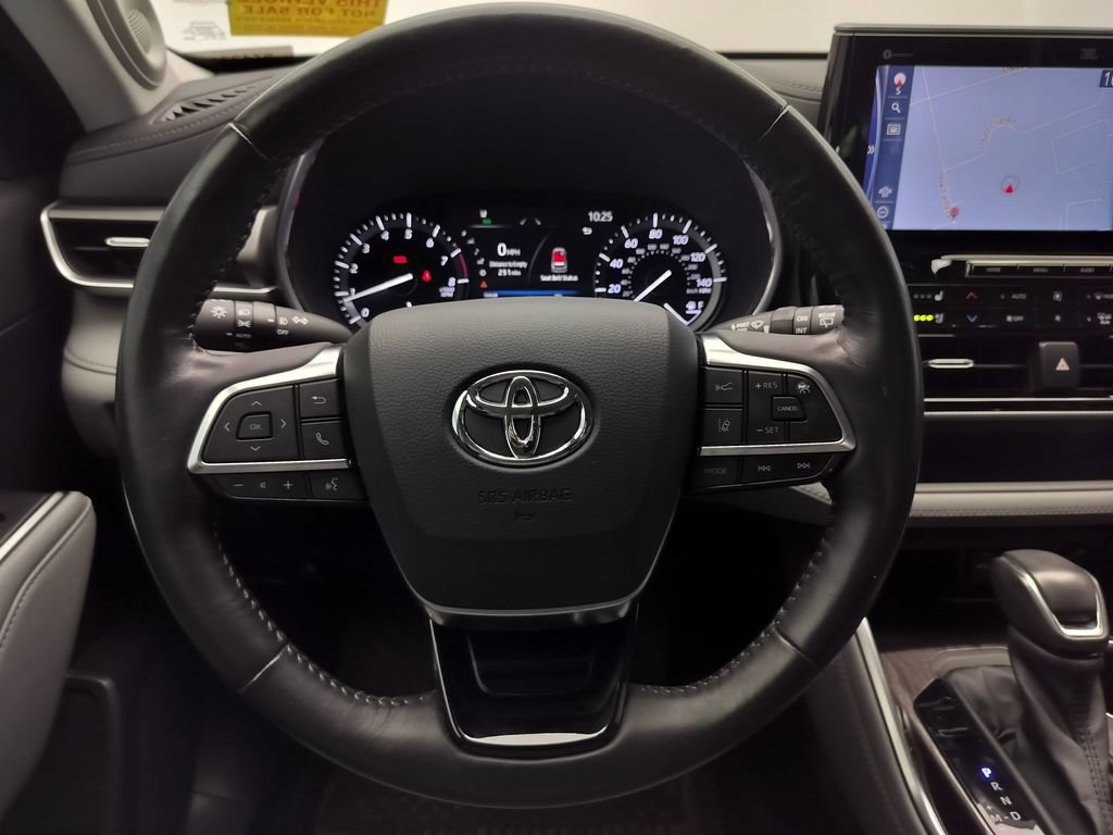 Used 2021 Toyota Highlander Platinum FWD image 12