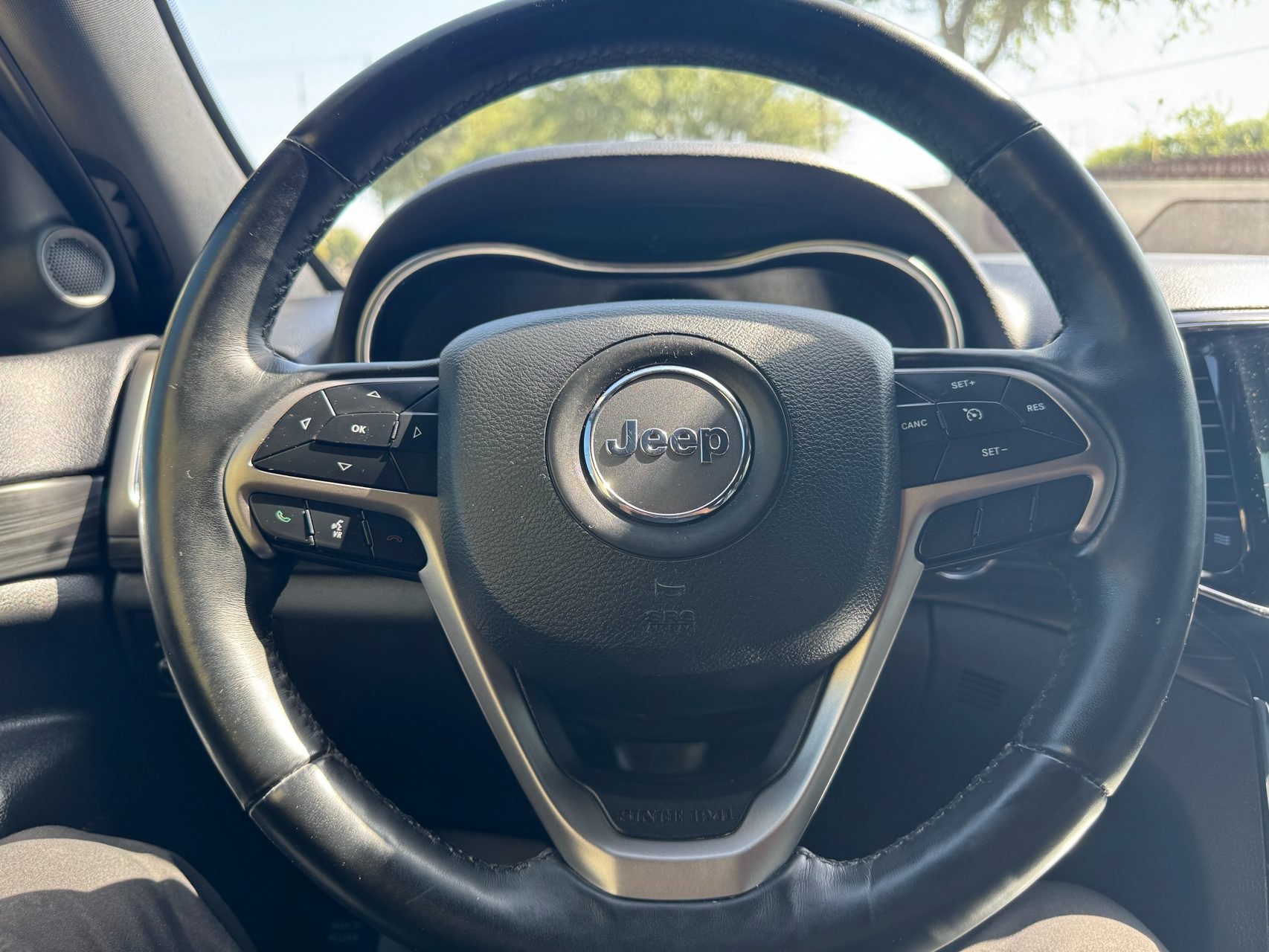 Used 2019 Jeep Grand Cherokee Altitude AWD/4WD image 14