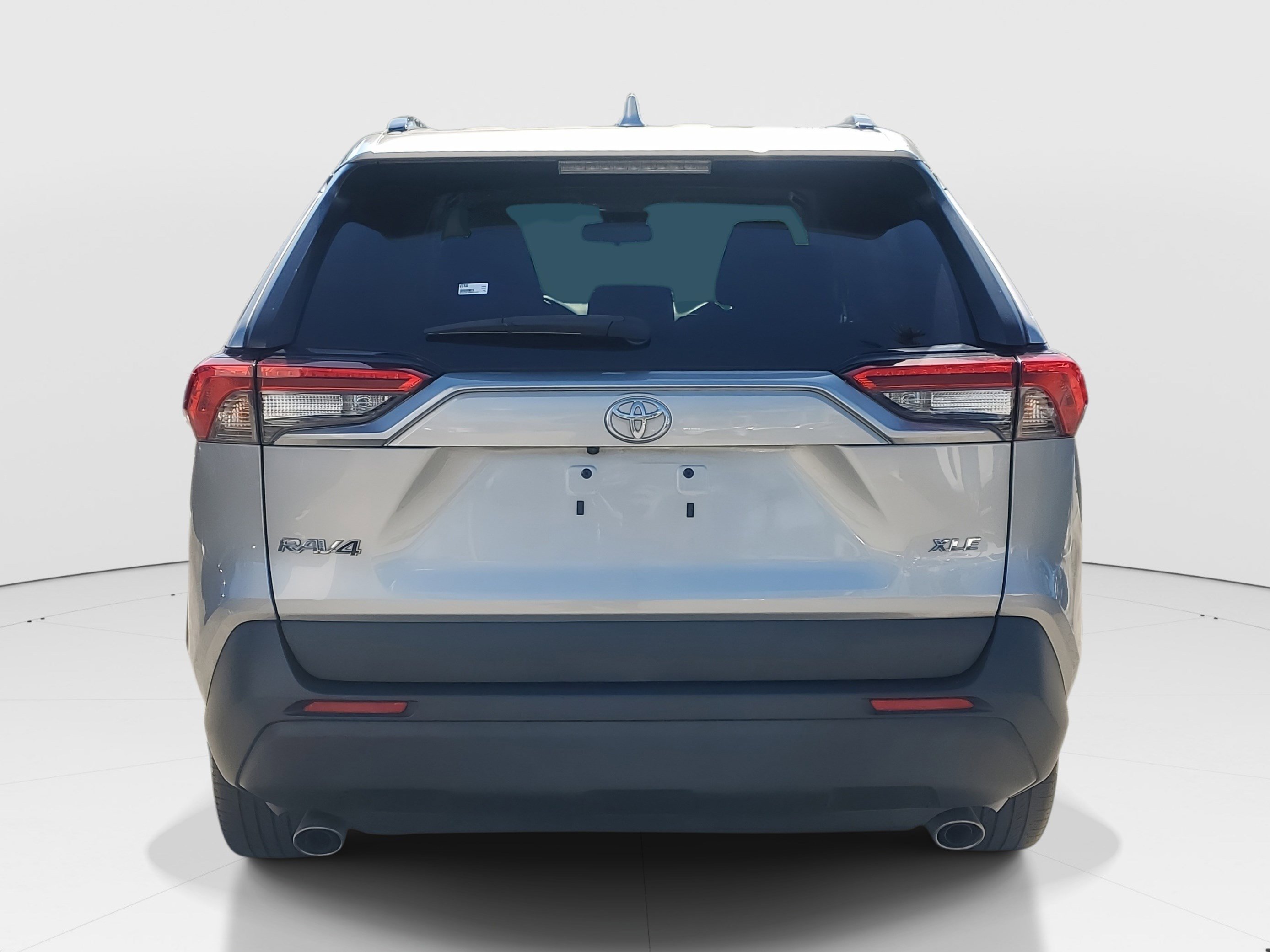 Used 2022 Toyota RAV4 XLE Premium image 4