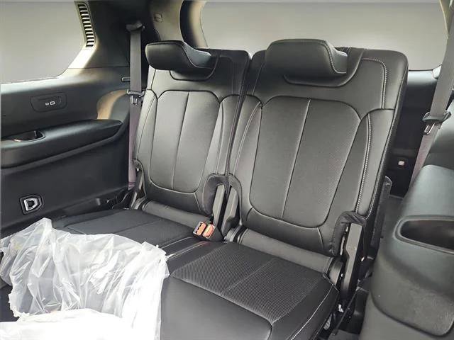 Certified 2025 Jeep Grand Cherokee L Limited w/ Luxury Tech Group II image 22