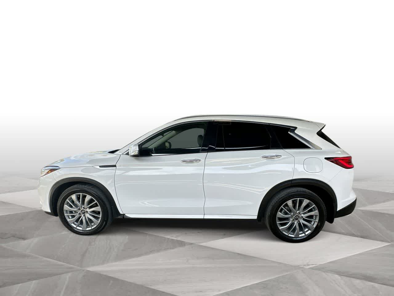Used 2023 INFINITI QX50 Luxe FWD image 5