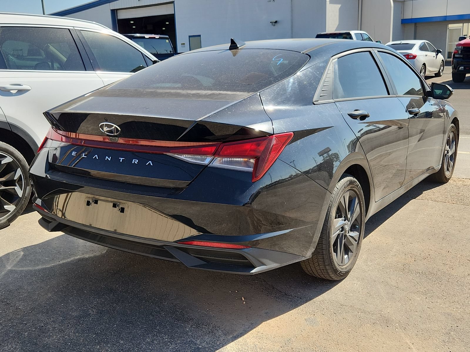 Used 2022 Hyundai Elantra SEL w/ Convenience Package FWD image 3