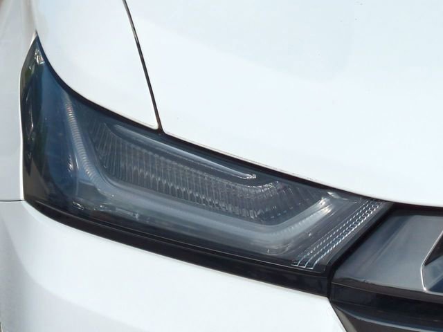 Used 2023 Chevrolet Traverse RS AWD/4WD image 10