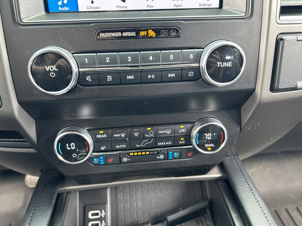Used 2019 Ford Expedition Max XLT w/ Equipment Group 202A AWD/4WD image 32