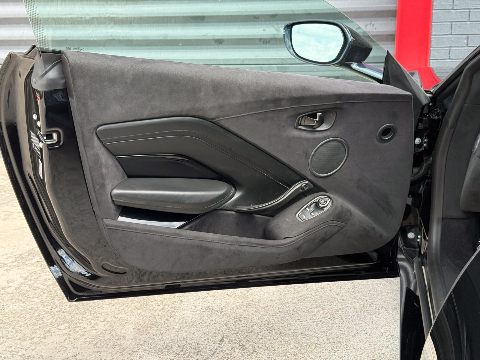 Used 2019 Aston Martin V8 Vantage Coupe RWD image 18
