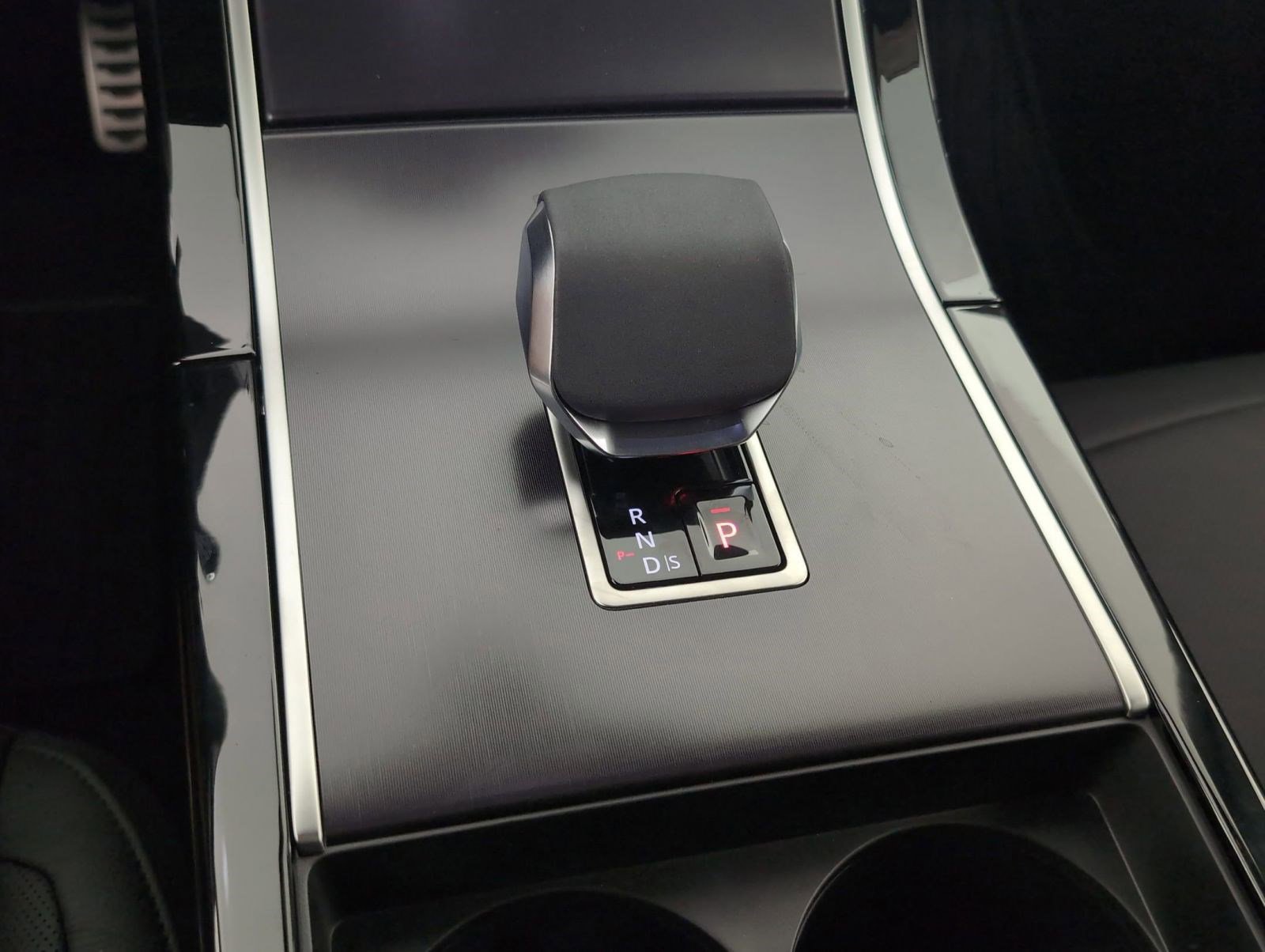 Certified 2026 Land Rover Range Rover Evoque Dynamic SE image 17