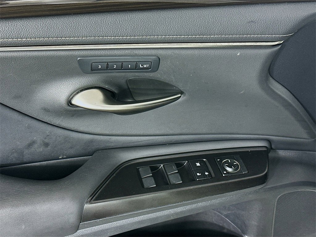 Used 2019 Lexus ES 350 w/ Premium Package image 24