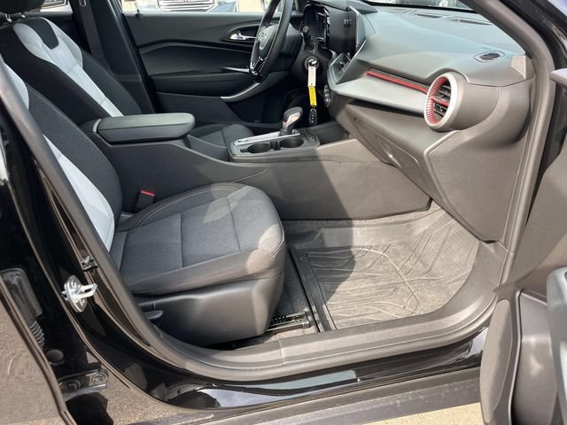 Certified 2025 Chevrolet Trax RS w/ Driver Confidence Package FWD image 23