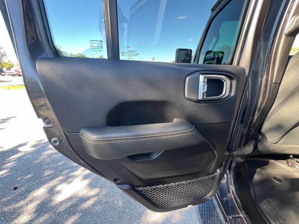 Certified 2025 Jeep Wrangler Unlimited Sahara w/ Technology Group AWD/4WD image 28
