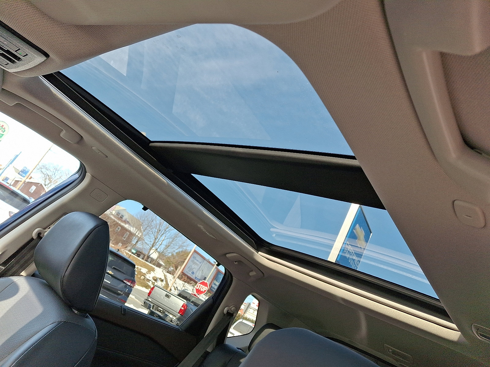 Used 2023 Nissan Rogue SV w/ SV Premium Package image 15