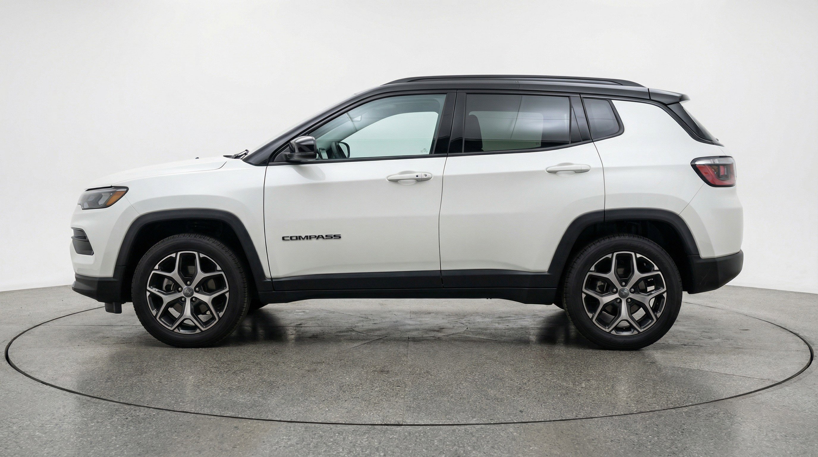 Used 2025 Jeep Compass Limited image 5