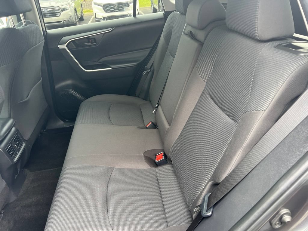Used 2023 Toyota RAV4 LE AWD/4WD image 32