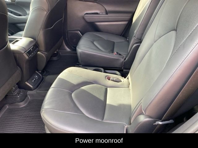 Used 2020 Toyota Highlander Limited image 11