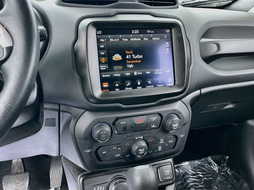 Used 2023 Jeep Renegade Latitude w/ Premium Group AWD/4WD image 15