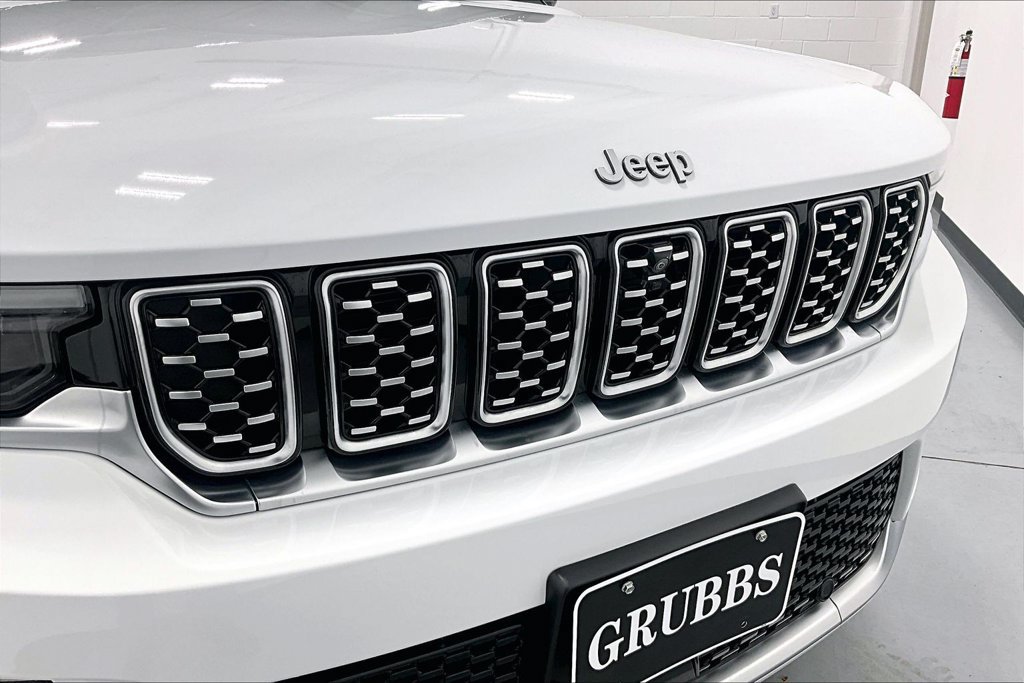 Used 2022 Jeep Grand Cherokee Summit RWD image 29