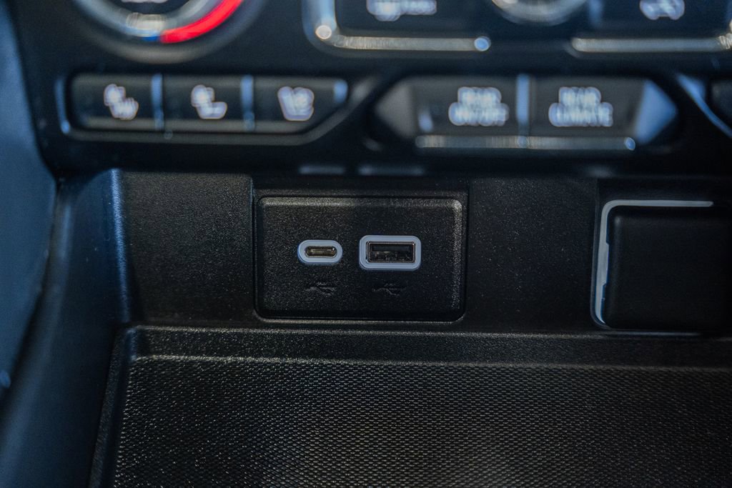 Used 2023 GMC Yukon SLT image 30