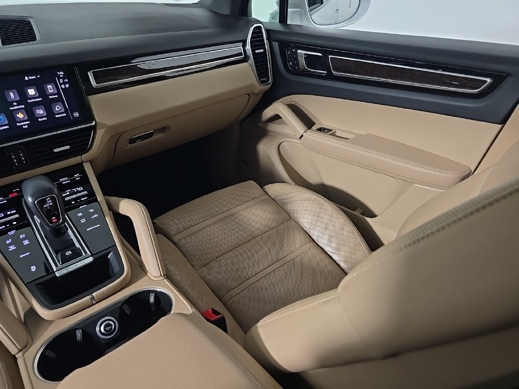 Certified 2023 Porsche Cayenne Platinum Edition AWD/4WD image 24