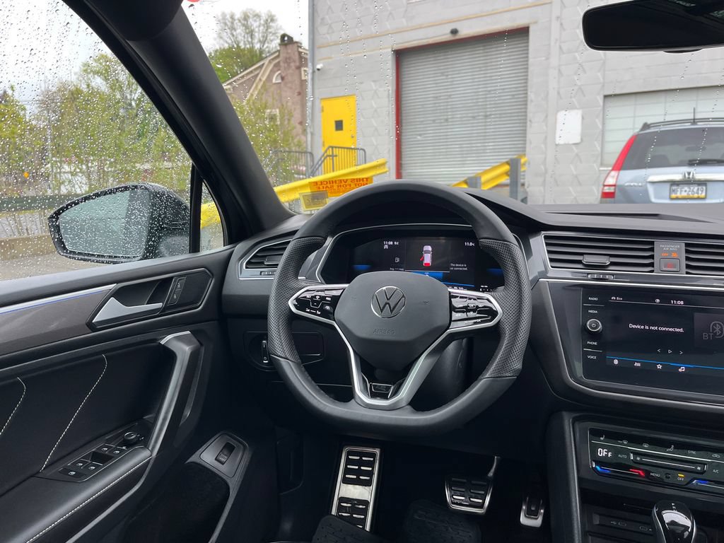 Used 2024 Volkswagen Tiguan SE R-Line AWD/4WD image 23