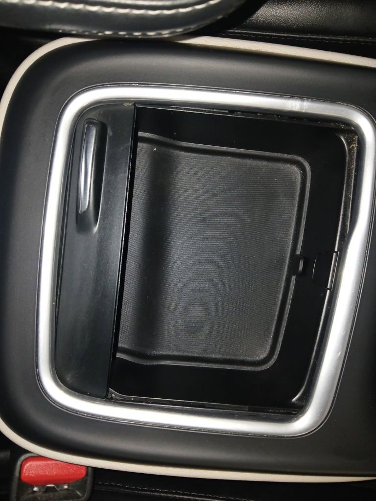 Used 2024 Chrysler Pacifica Touring-L FWD image 26