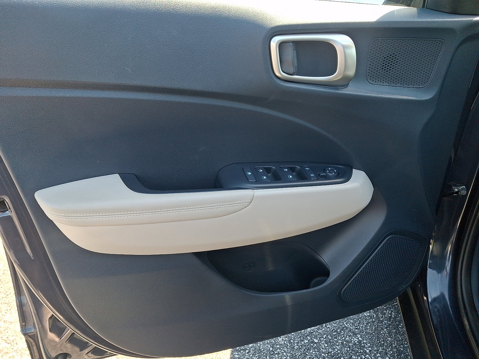 Certified 2021 Hyundai Venue image 12