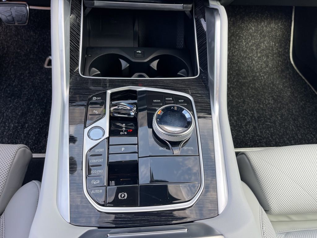 Used 2026 BMW X6 M60i w/ Executive Package image 14