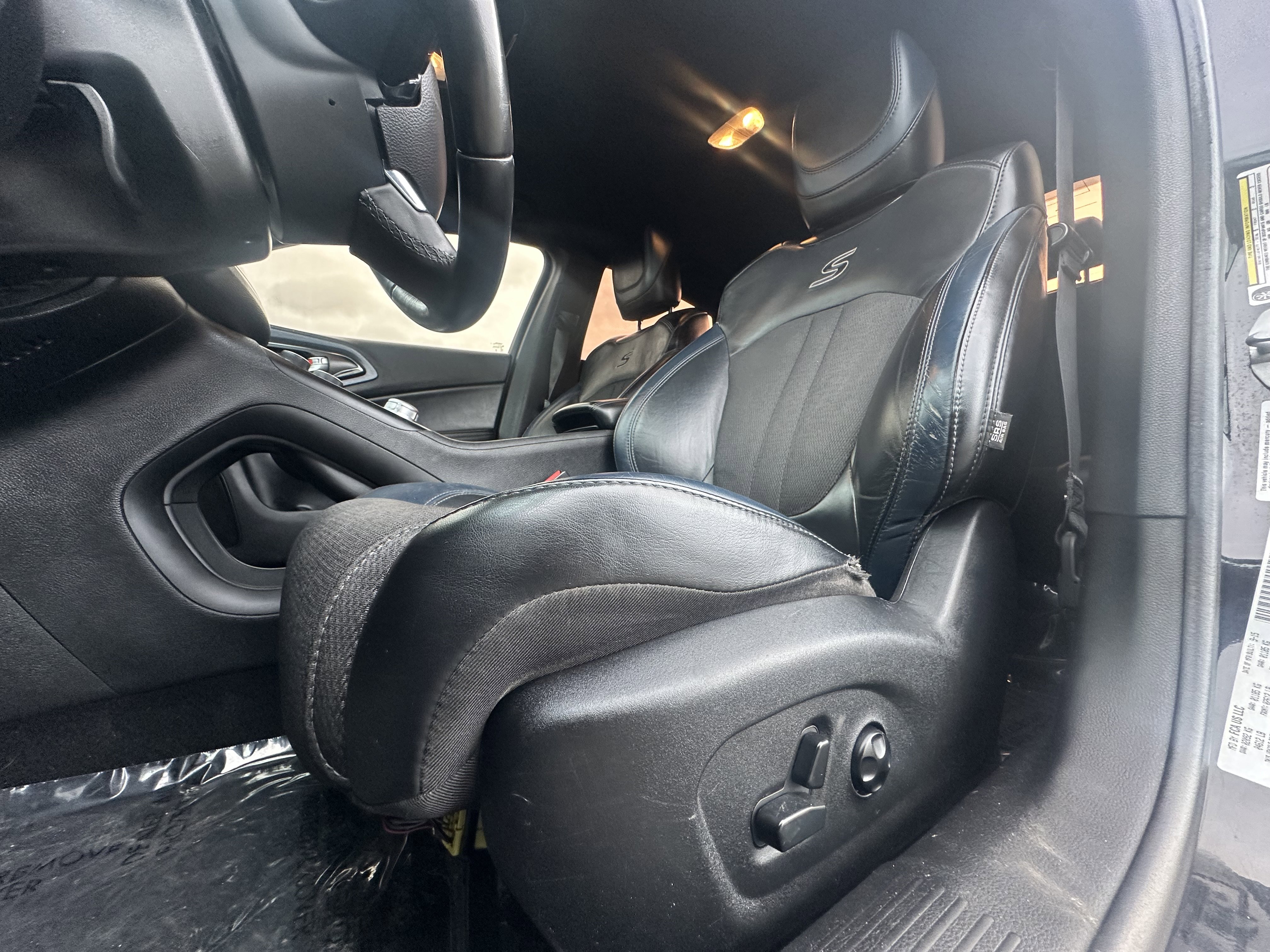 Used 2016 Chrysler 200 S FWD image 11