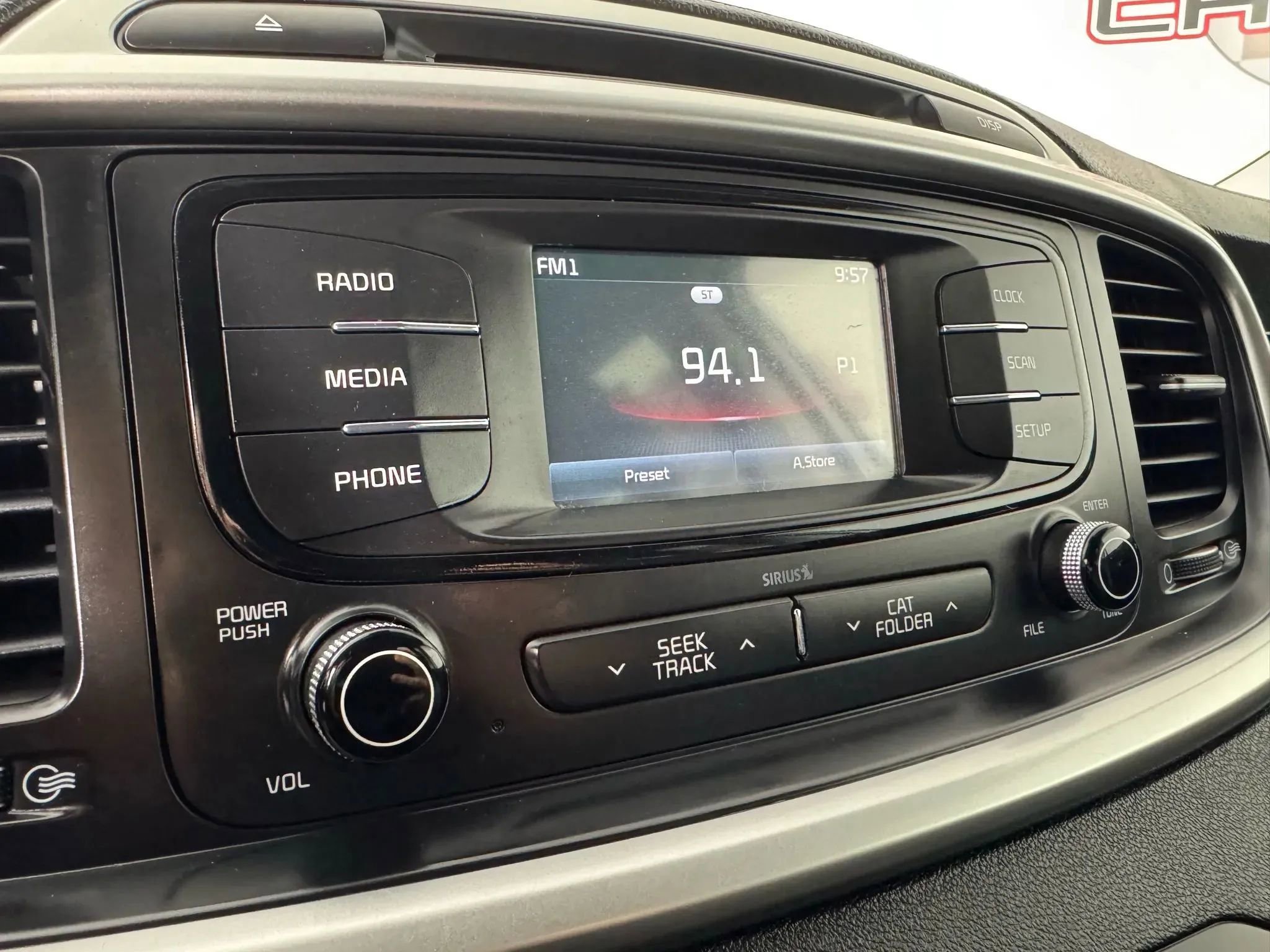 Used 2018 Kia Sorento L image 18