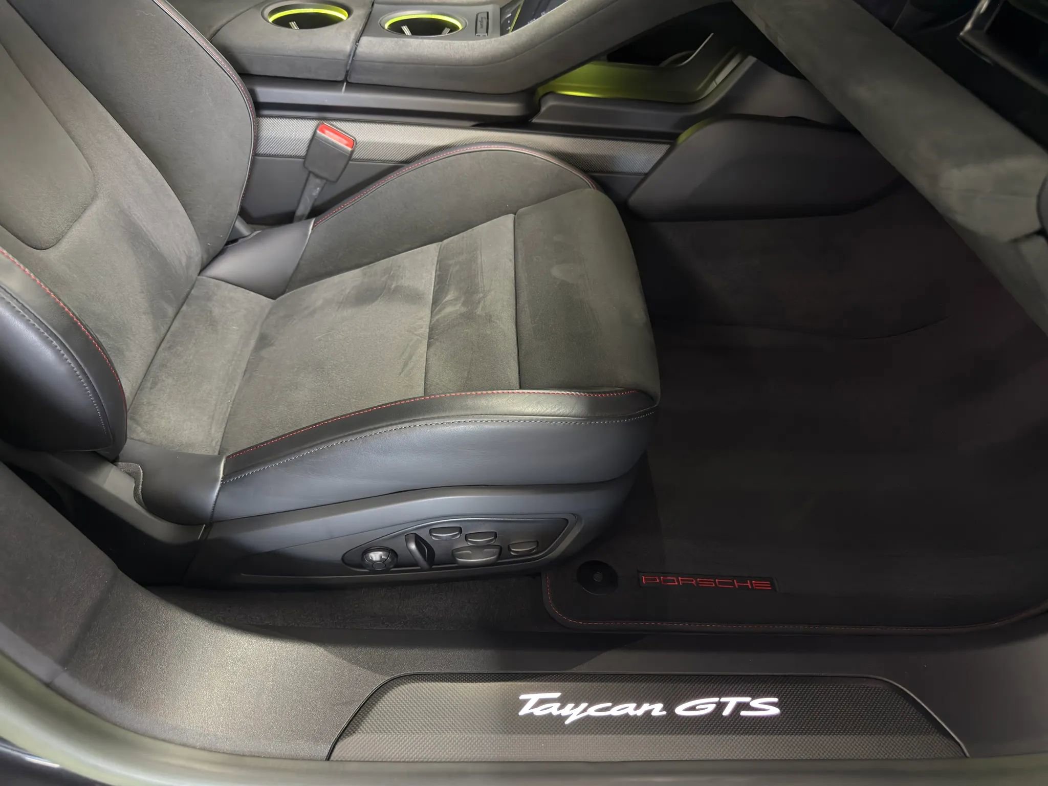 Used 2022 Porsche Taycan GTS AWD/4WD image 21