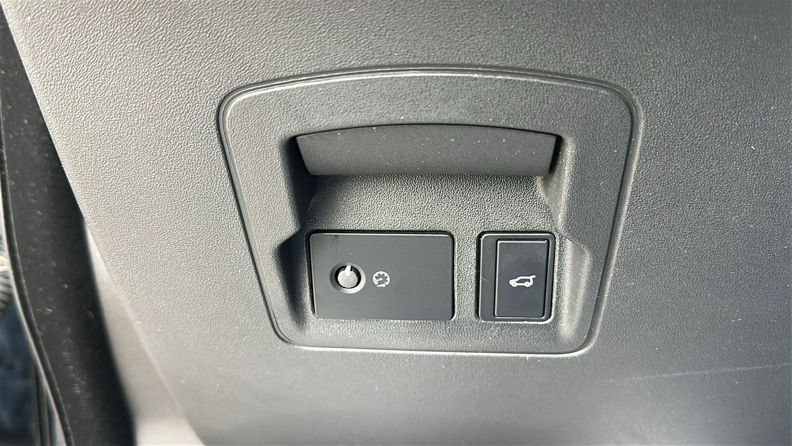 Used 2025 Land Rover Range Rover Velar Dynamic SE image 15