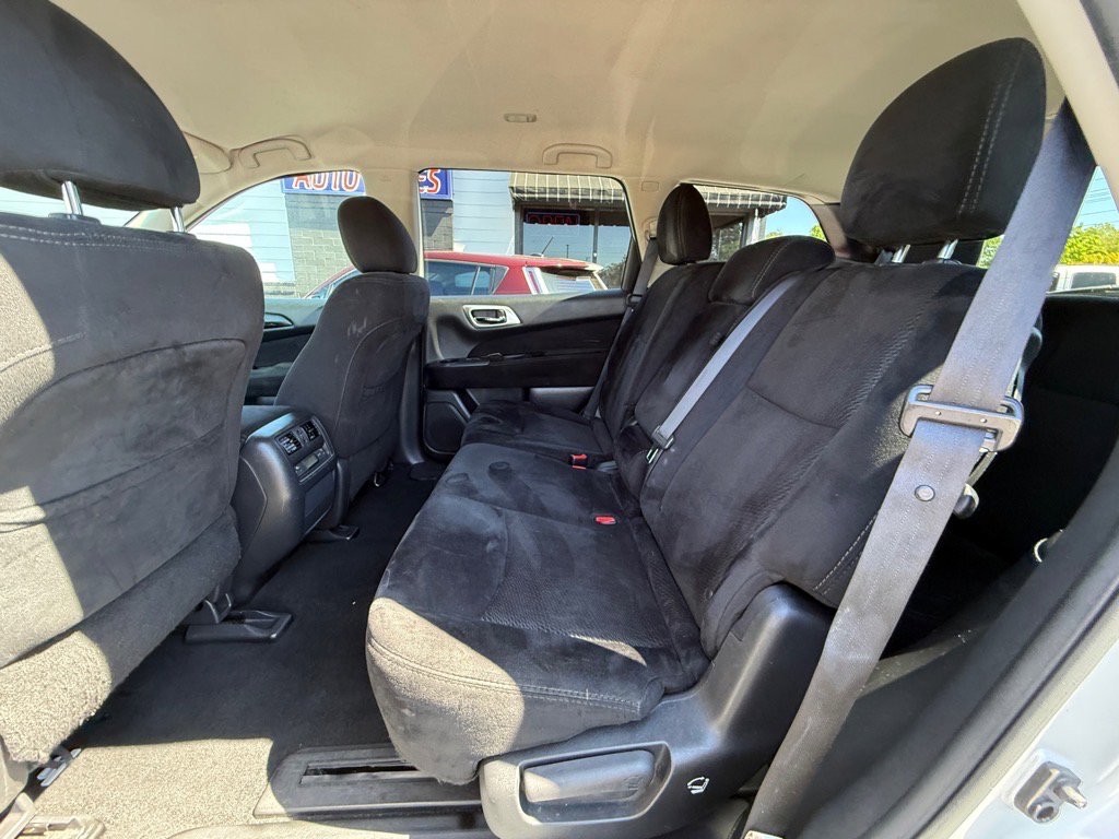 Used 2016 Nissan Pathfinder SV image 17