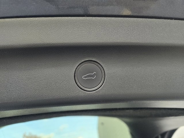 Used 2023 Tesla Model Y 2WD image 38