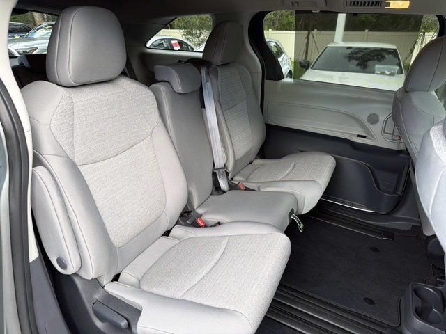 Used 2024 Toyota Sienna LE w/ LE Plus Package AWD/4WD image 17