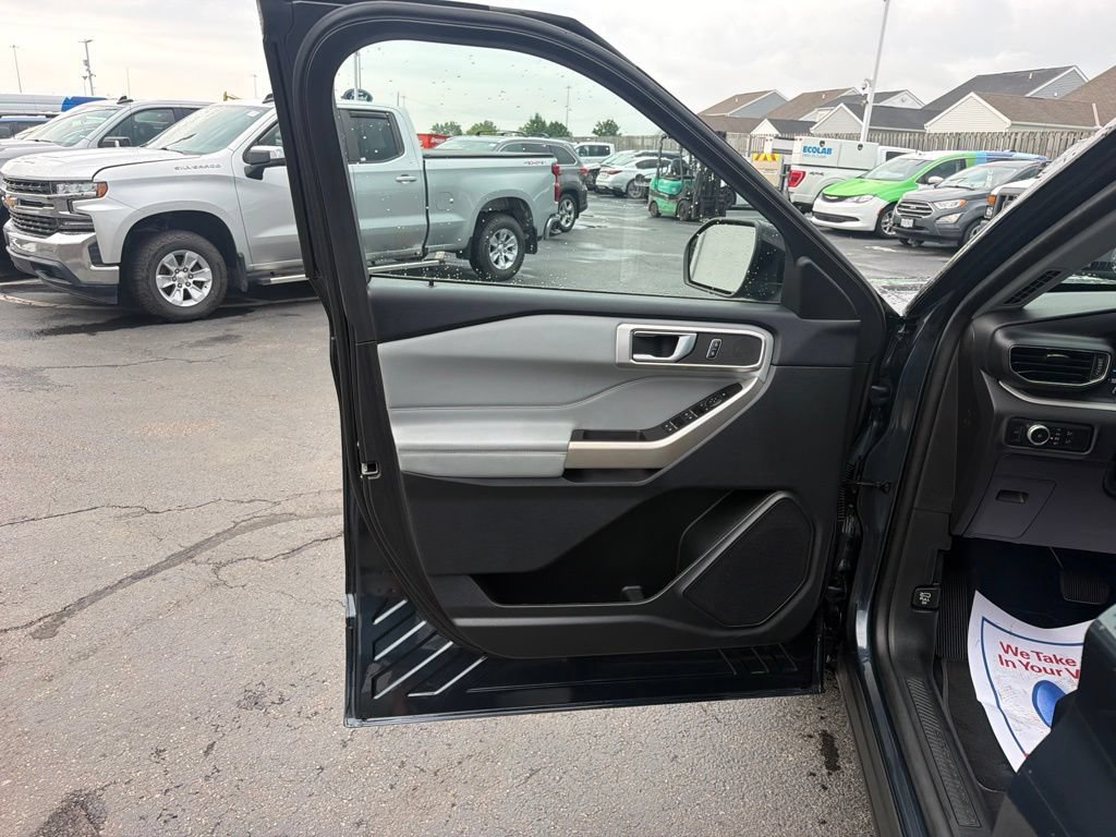 Used 2023 Ford Explorer XLT w/ Equipment Group 202A AWD/4WD image 24