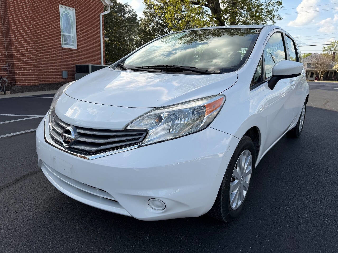 Used 2016 Nissan Versa Note SV image 2