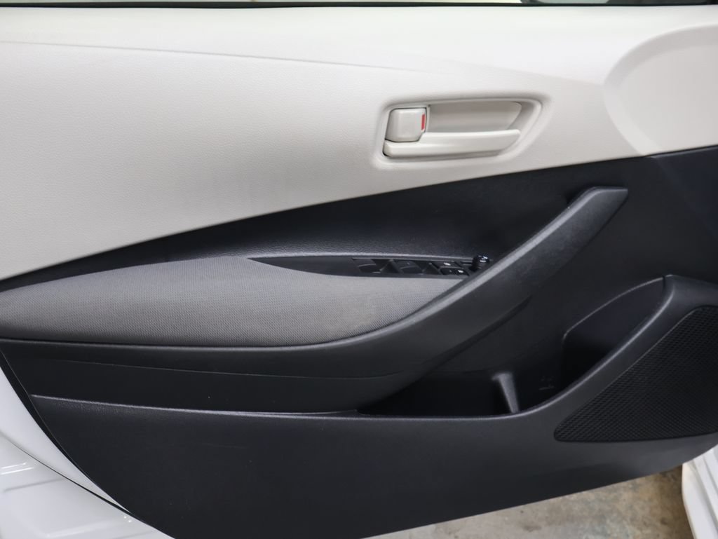 Used 2022 Toyota Corolla LE FWD image 15