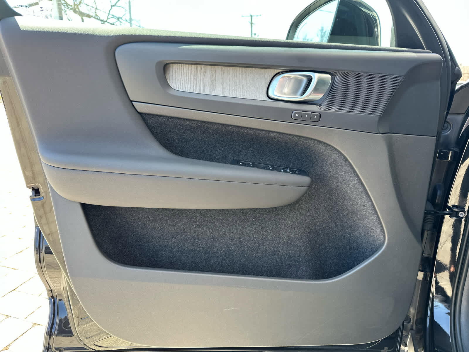 Used 2023 Volvo XC40 B5 Plus w/ Driver Assist Package image 8