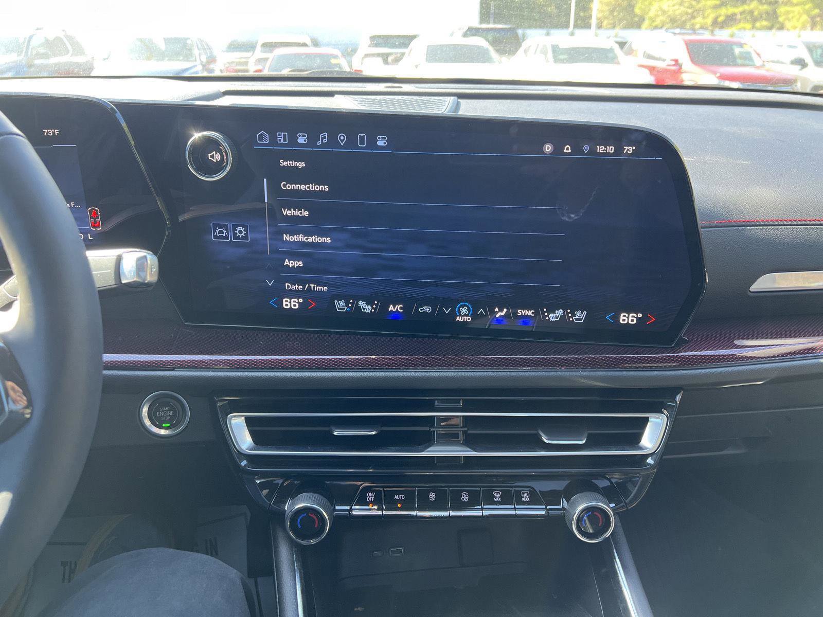 Used 2024 Chevrolet Traverse RS image 31