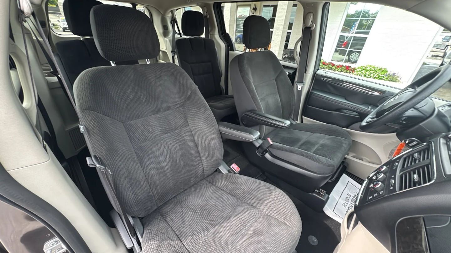 Used 2019 Dodge Grand Caravan SE w/ UConnect Hands-Free Group FWD image 29