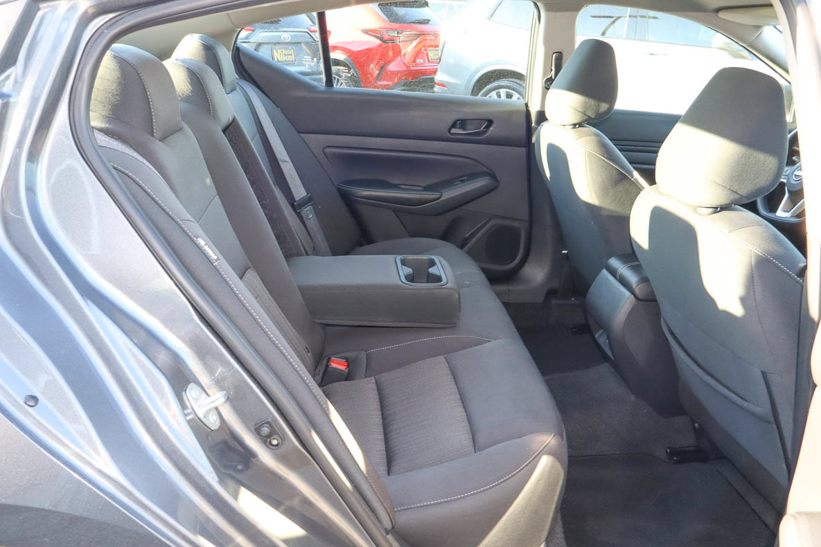 Used 2025 Nissan Altima 2.5 SV FWD image 21