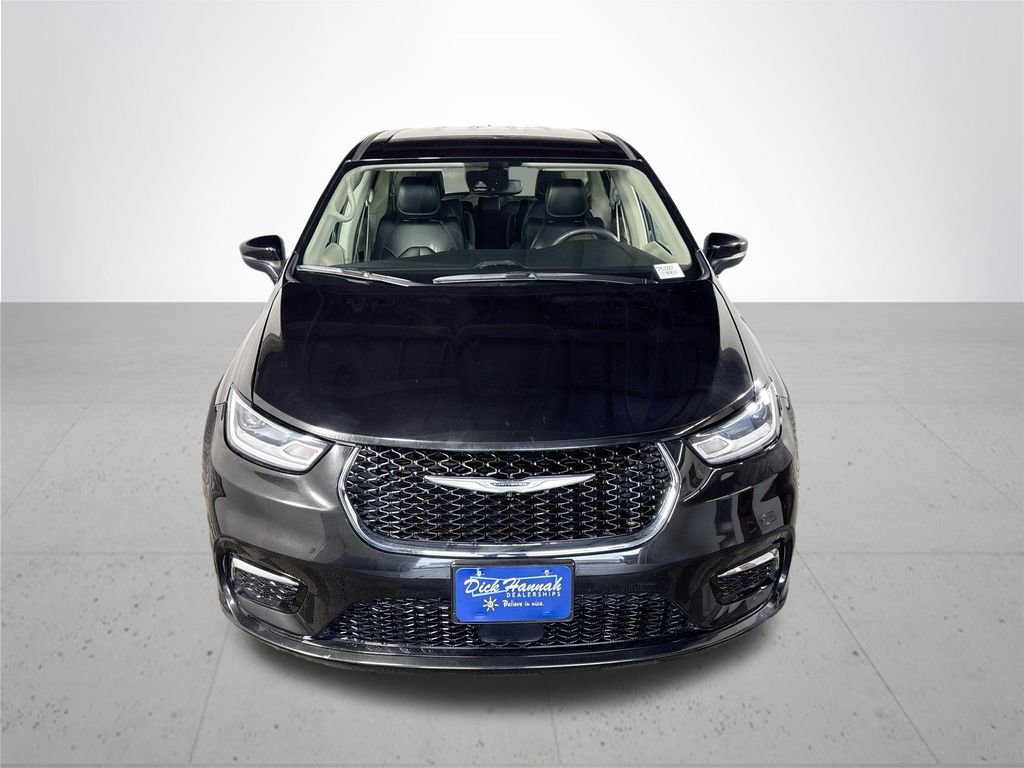 Used 2023 Chrysler Pacifica Touring-L image 3