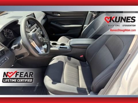 Used 2025 Nissan Altima 2.5 SV FWD image 19