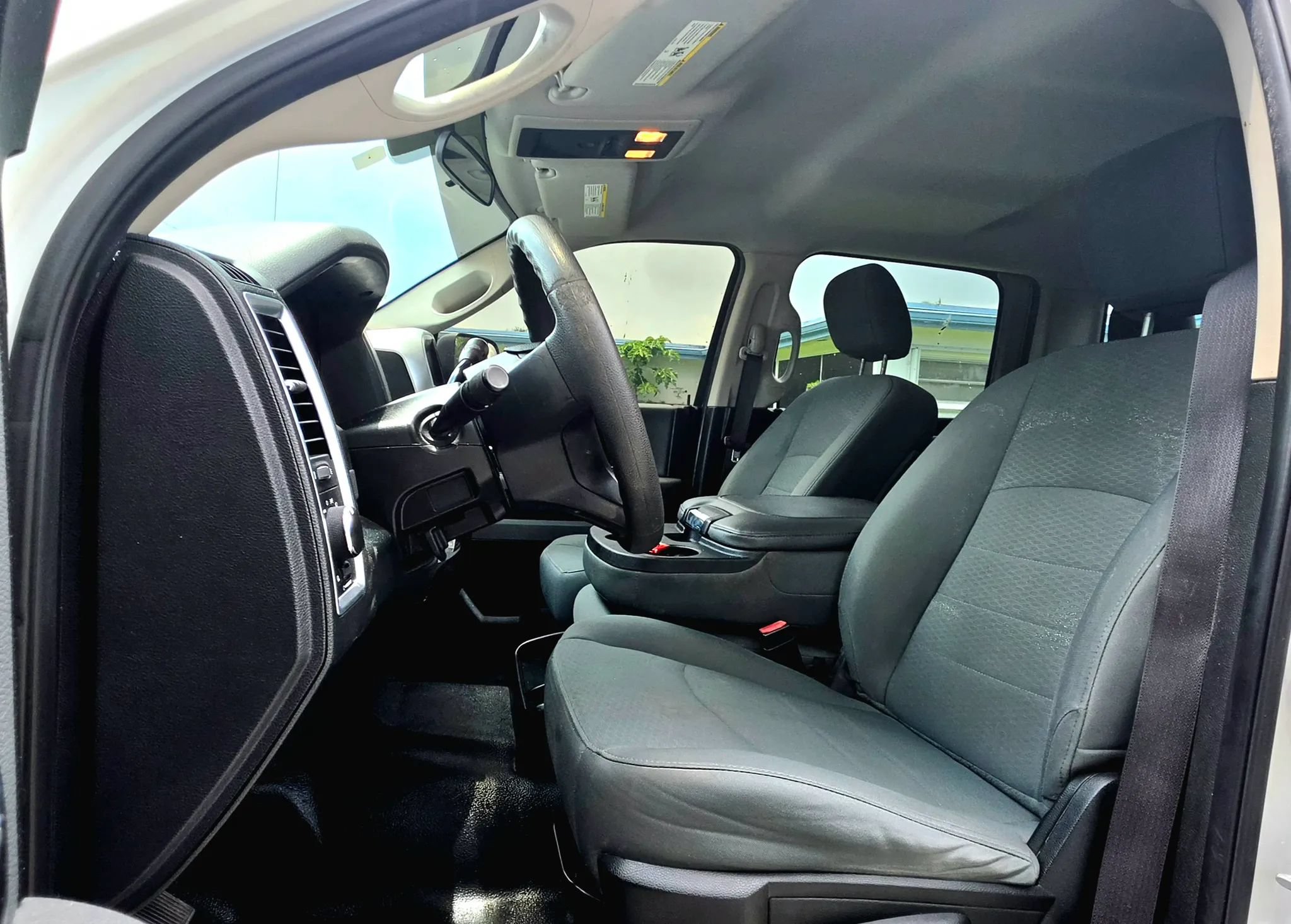 Used 2018 RAM 3500 SLT w/ Protection Group AWD/4WD image 9