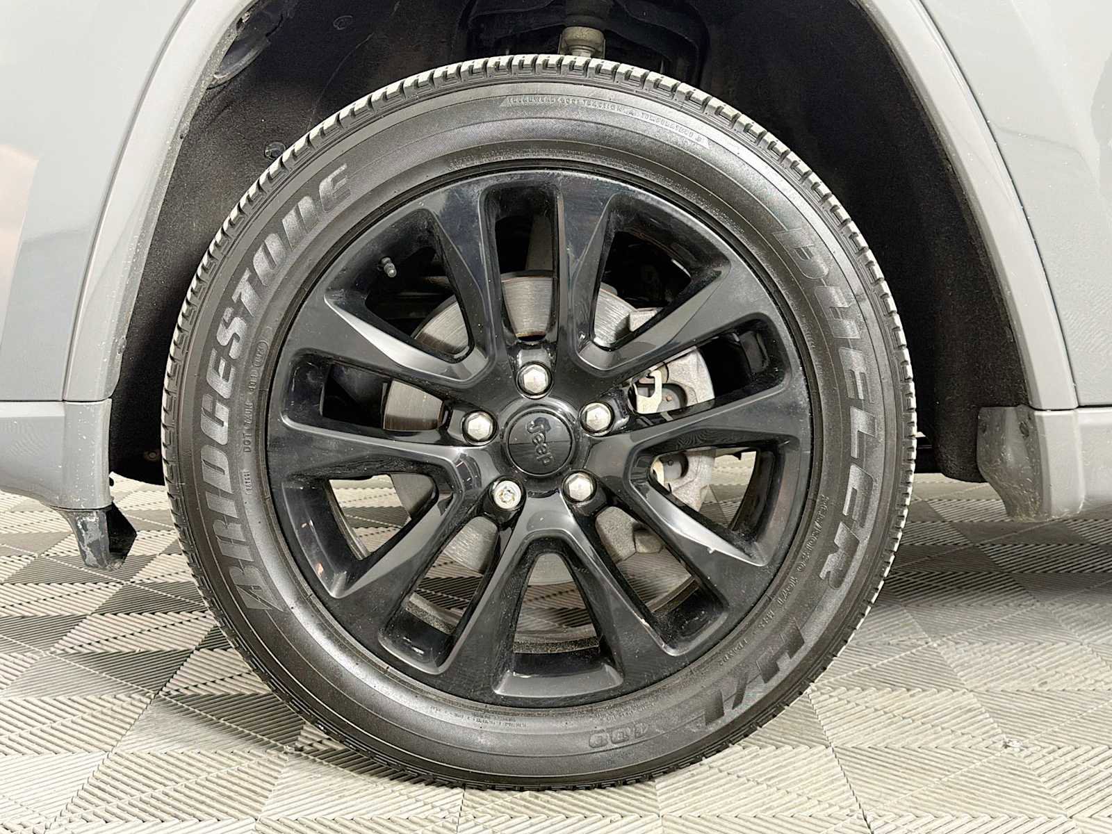 Used 2020 Jeep Grand Cherokee Altitude image 28