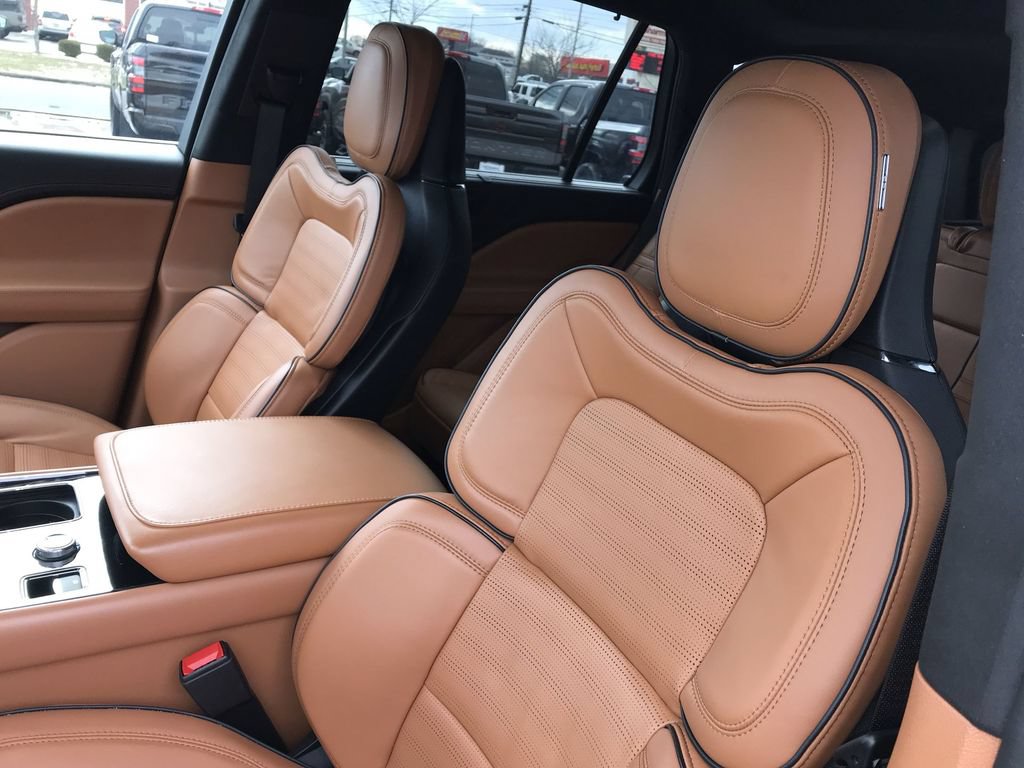 Used 2025 Lincoln Aviator Black Label AWD/4WD image 11