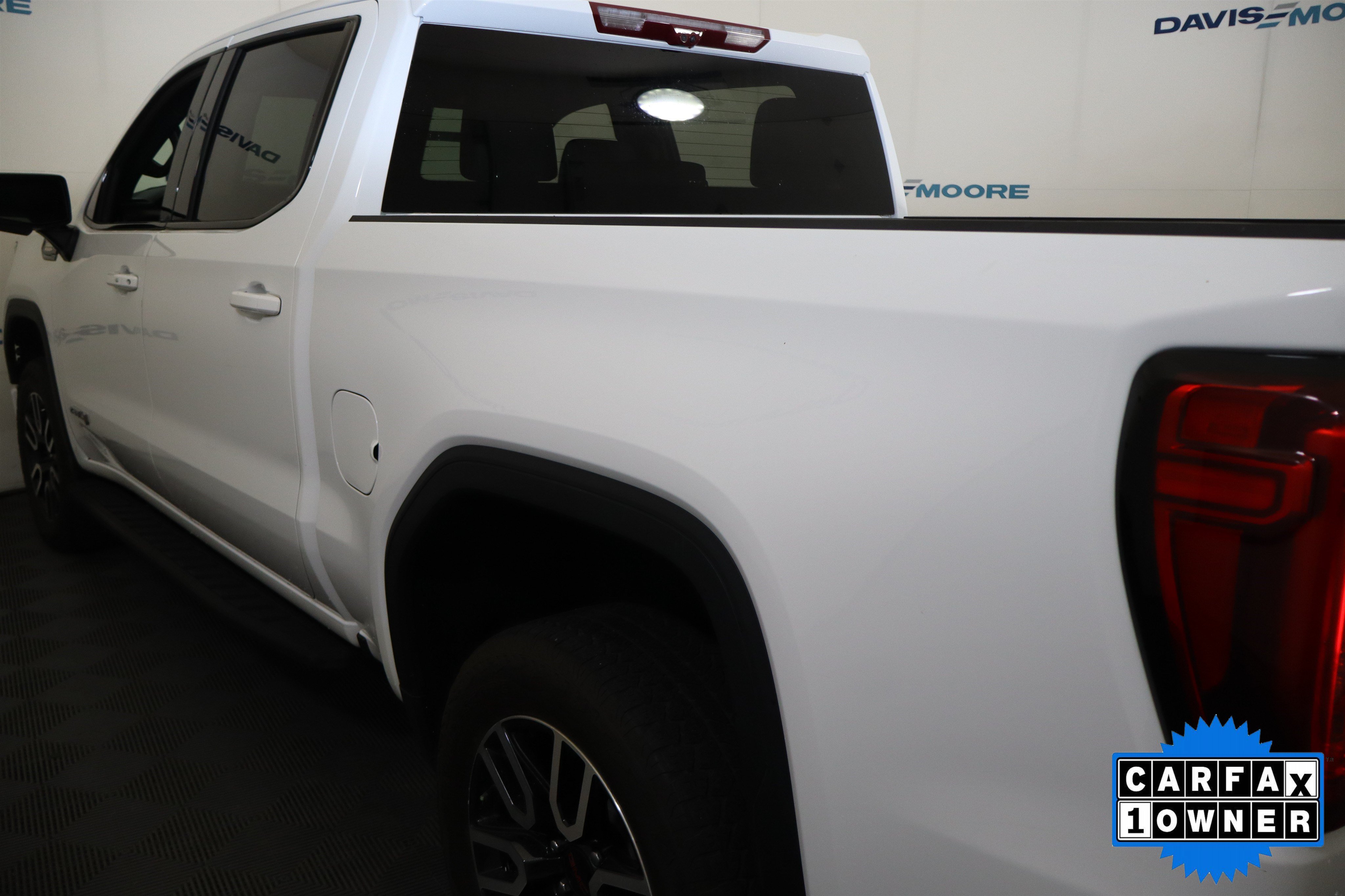 Used 2024 GMC Sierra 1500 AT4 w/ Technology Package AWD/4WD image 11