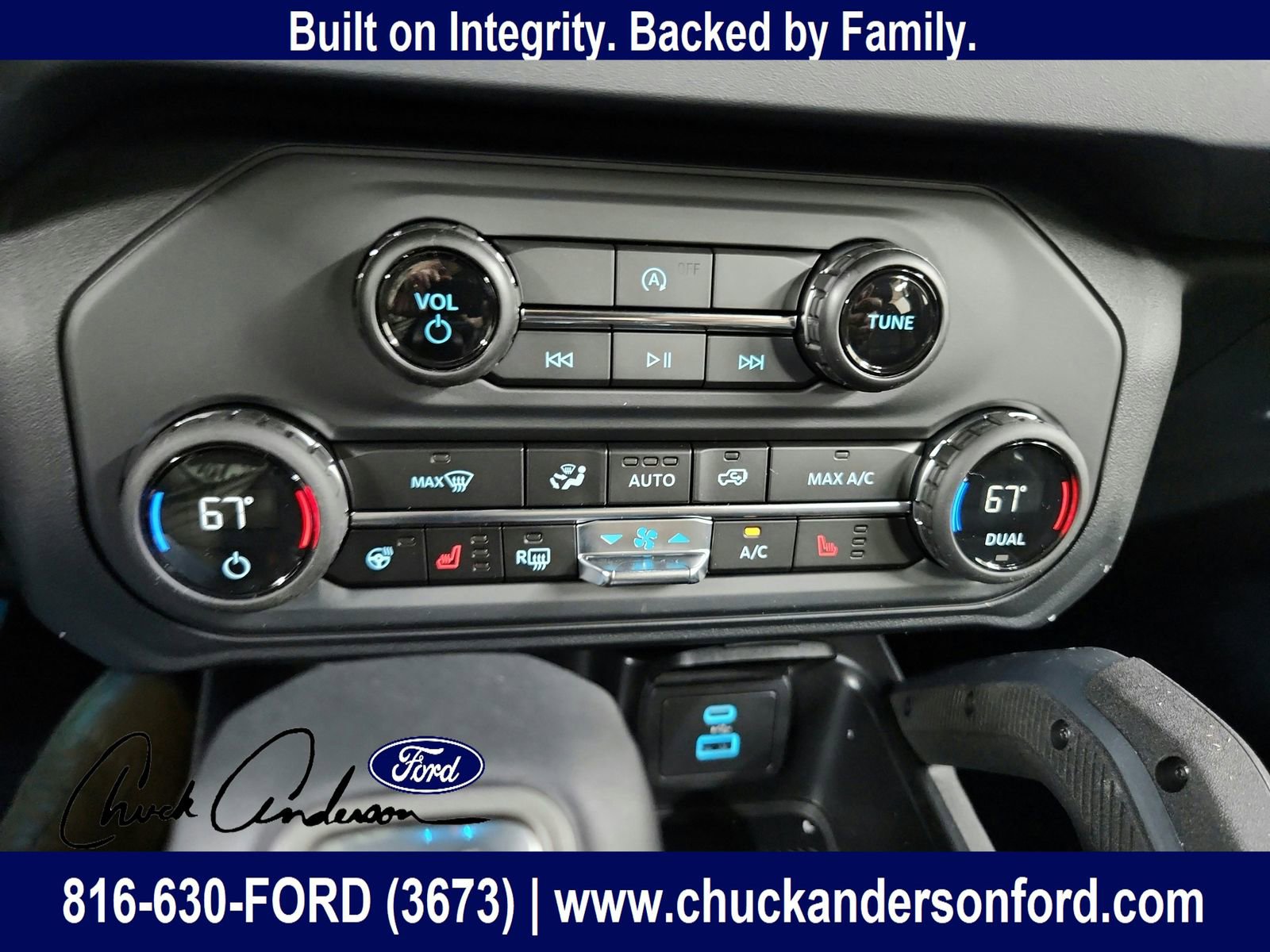 New 2025 Ford Bronco Outer Banks w/ Sasquatch Package image 18